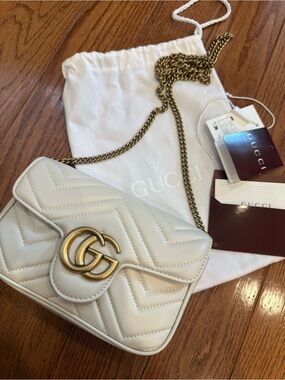 NWT Gucci GG Marmont mini Shoulder Bag in cream color with Gold hardware